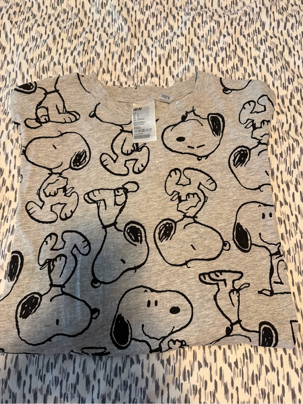 H&M Gray Snoopy Graphic shirt